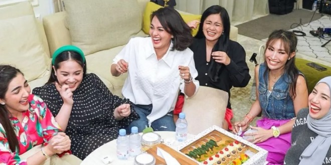 Cemilan Favorit Selebriti Indonesia